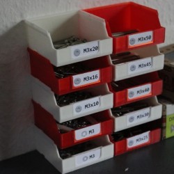 Boîte à vis empilable